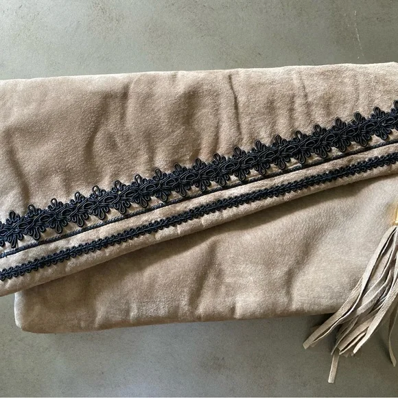 EUC Vintage Colini Suede Clutch with Removable Shoulder Strap, Tassel, Taupe - Picture 11 of 11
